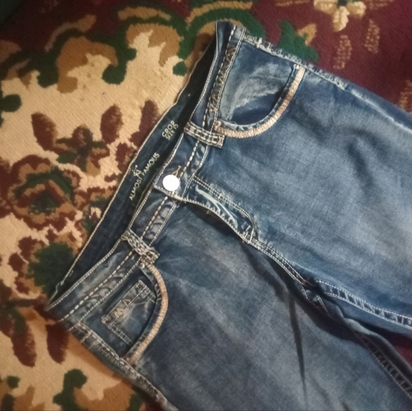 🤠Almost Famous Cropped Embroidered Jeans Size 15 - Picture 1 of 7